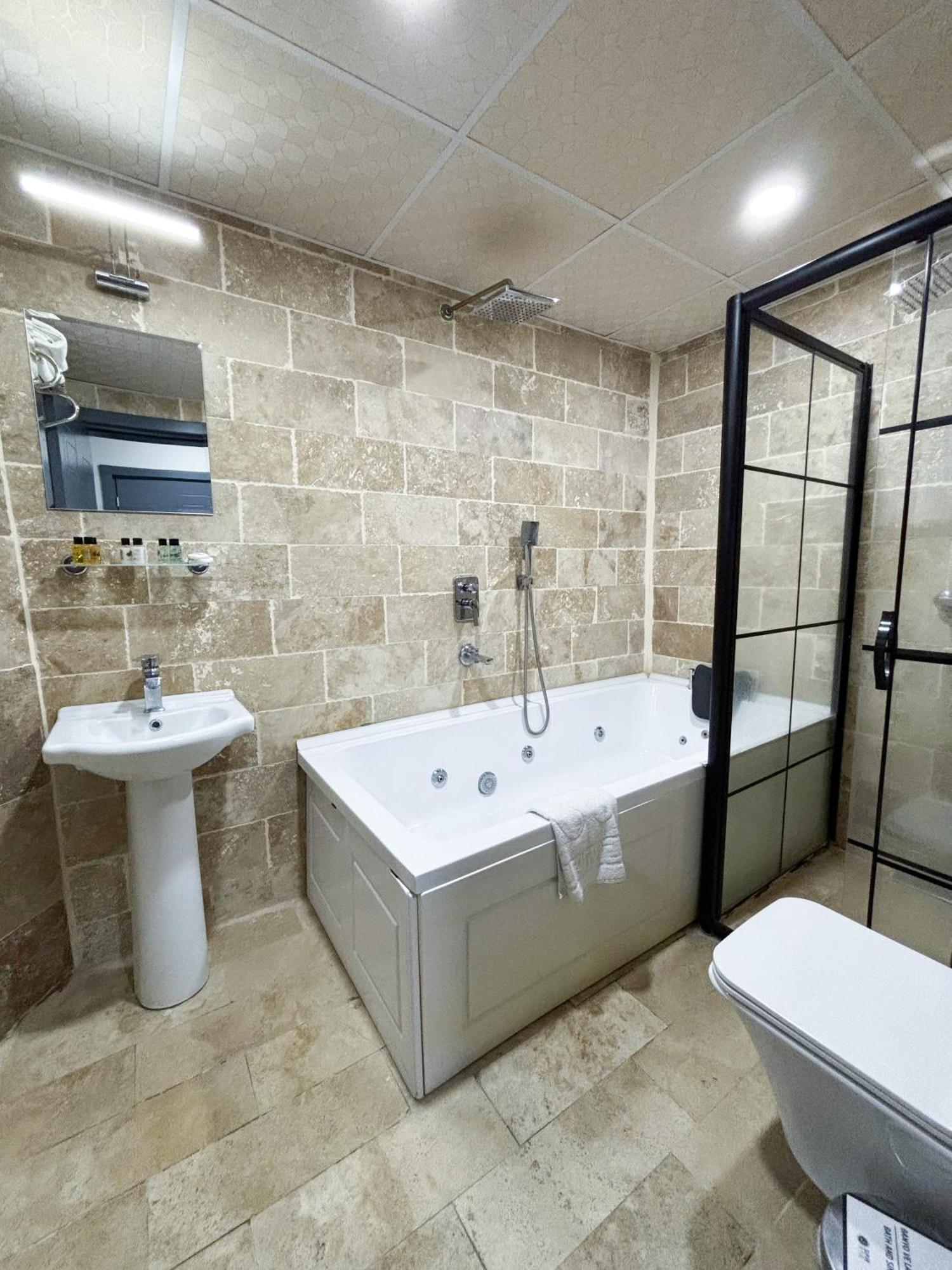 Whitestone Hotel Nevşehir Bagian luar foto