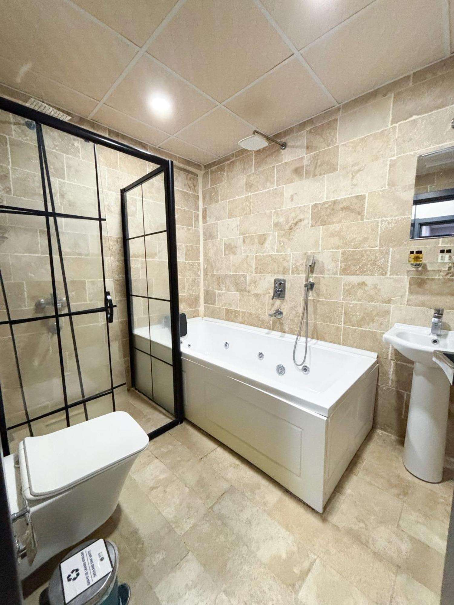 Whitestone Hotel Nevşehir Bagian luar foto